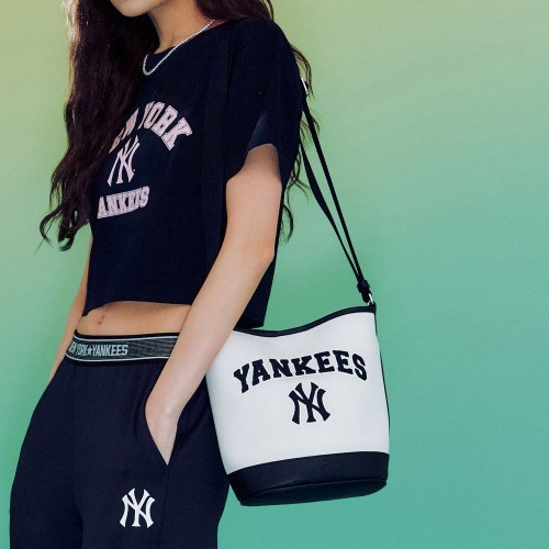 Varsity Basic Canvas Bucket Bag NEW YORK YANKEES