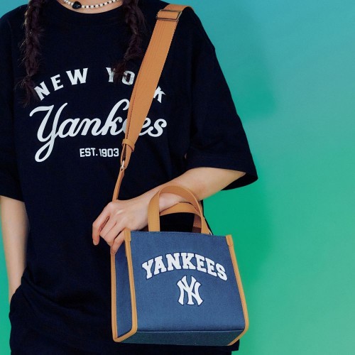 Varsity Basic Canvas S-Tote Bag NEW YORK YANKEES