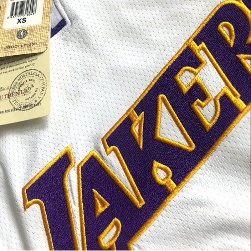 Men's Los Angeles Lakers Kobe Bryant #24 Throwback Mitchell & Ness White 2009-10 Hardwood Classics Jersey